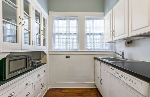 East Carrollton House | Riverbend Gem in Historic Carrollton Uptown
