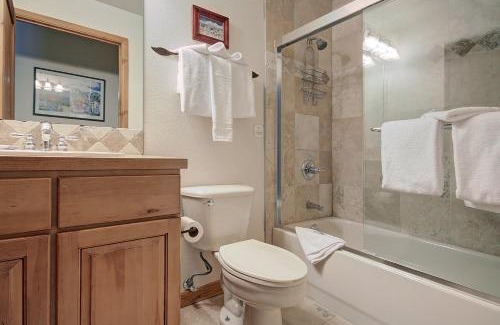 Four O'Clock Apartment | Riverbend Lodge 102 by Great Western Lodging