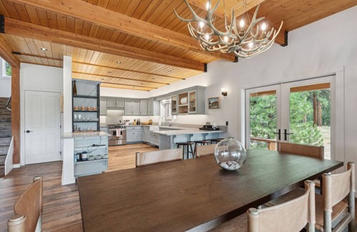 Grantsdale Cabin | Riverbend Lodge: Private Riverfront Luxury Home
