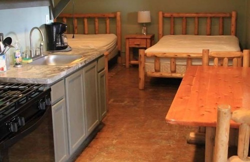Concan Hotel | Riverbend on the Frio Motel 13