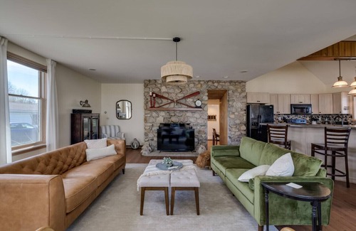 Cape Vincent House | Riverbreeze-Ship viewing and close to docks