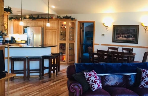 Leavenworth House | Riverdance Lodge: Best Family and Friends private Icicle River Fun Getaway!