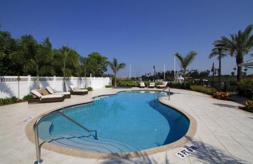 North Causeway House | Riverfacing Townhome in The Village at New Smyrna Marina - 19 Old Feger