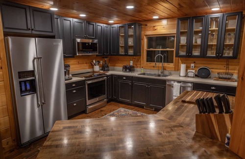 Clyde House | Riverfront-3 Luxury Homes on 500 Acres incl 5BR/3BA + 3BR/3BA + 2BR/2BA -Group A