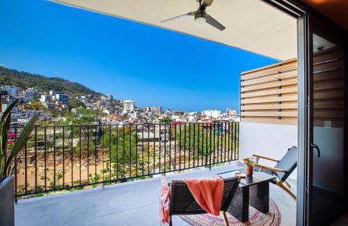 El Caloso House | Riverfront 3BR at Oasis | 2 Pools, Gym & Bar