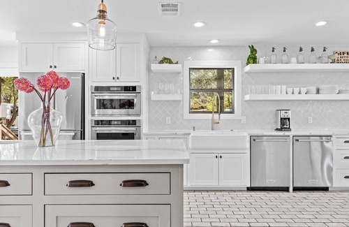 Wimberley House | Riverfront | 5 Acres | 2 Hot Tubs | Sleeps 17