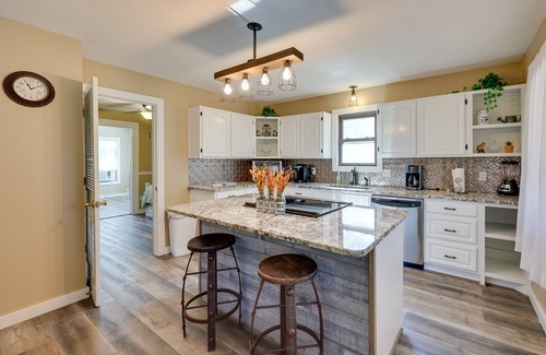 Mount Ida Cabin | Riverfront Arkansas Abode - Furnished Deck & Grill