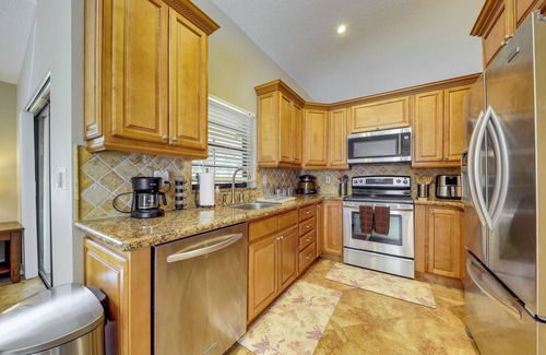 Sunrise House | Riverfront Backyard & Grill: Sunrise Family Home