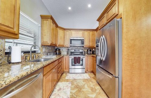 Sunrise House | Riverfront Backyard & Grill: Sunrise Family Home