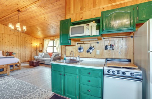 Berryville Cabin | Riverfront Berryville Cabin w/Grill & Fireplace!
