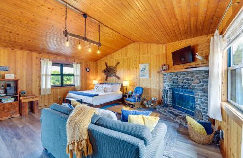 Berryville House | Riverfront Berryville Retreat with Fire Pit and BBQ!