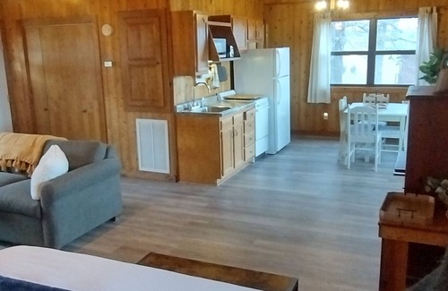 Berryville Cabin | Riverfront Blue Heron Cabin on the Kings River
