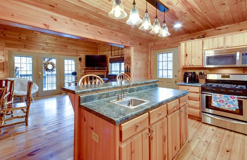 Rutherfordton Cabin | Riverfront Blue Ridge Cabin w/Private Hot Tub