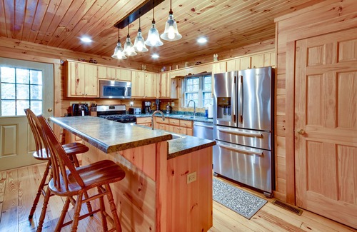 Rutherfordton Cabin | Riverfront Blue Ridge Cabin w/Private Hot Tub