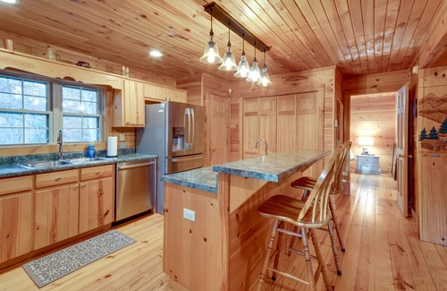 Rutherfordton Cabin | Riverfront Blue Ridge Cabin w/Private Hot Tub