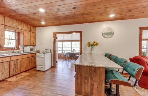 Raccoon Ridge Cabin | Riverfront Blue Ridge Cabin w/Private Beach!
