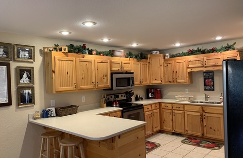 Hiawassee Cabin | Riverfront Cabin 3 Bd, 2.5 Bath, WIFI, Pool, Covered Parking, Paved Drive