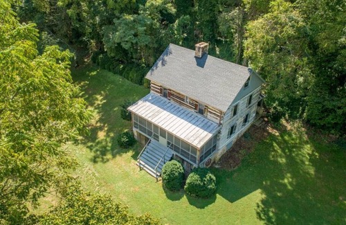 Luray Cabin | Riverfront Cabin! Farm, Kayaks, Trail & Fireplaces