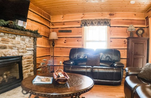 Elkton Cabin | Riverfront Cabin near Massanutten Resort with Hot Tub and Fire Pit