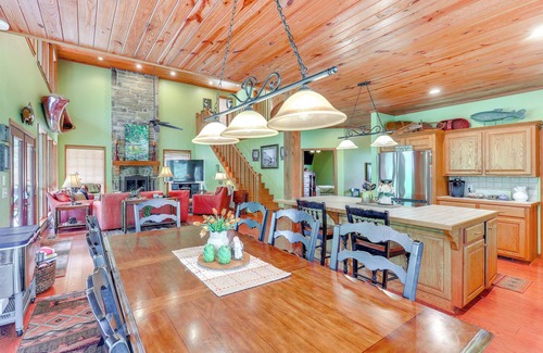 Caddo Gap Cabin | Riverfront Cabin on 2 Acres in Glenwood!
