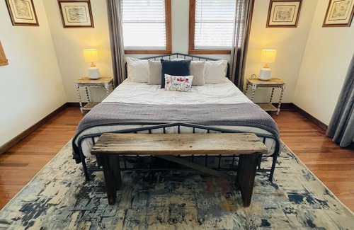Bowling Green House | Riverfront Cabin - near Downtown BGKY