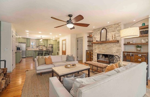 Douglasville House | Riverfront Cabin w/Hot Tub & Outdoor Movie Screen. Quiet Retreat In The Woods!