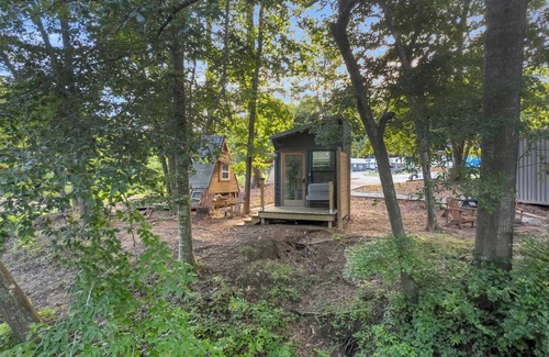 Greenville Cabin | Riverfront Camping Pod, W/Bath House, Close to DT