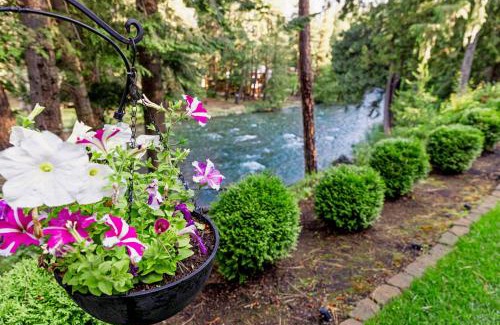 Ardenvoir Ski Chalet | Riverfront Chalet Near Skiing, Lakes, Mtns & Leavenworth