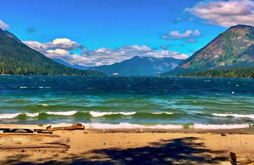 Ardenvoir Ski Chalet | Riverfront Chalet Near Skiing, Lakes, Mtns & Leavenworth