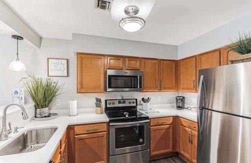North Capitol Condo | Riverfront Charm – A Scenic Downtown Stay for 6!