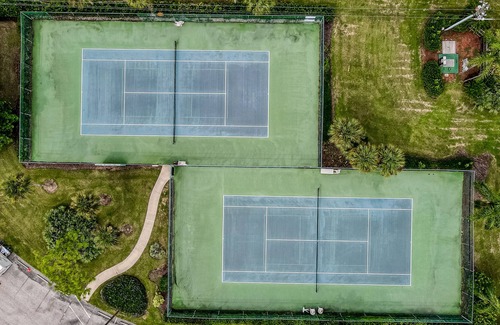 North Fort Myers Condo | Riverfront condo with tennis courts, screened patio & washer/dryer