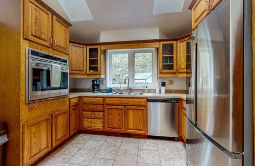 Jordan Road-Canyon Creek House | Riverfront dog-friendly oasis with hot tub, firepit & W/D - close to trails