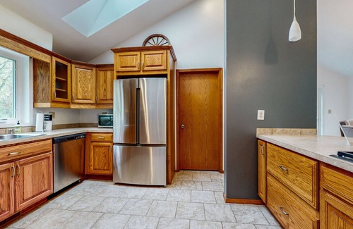 Jordan Road-Canyon Creek House | Riverfront dog-friendly oasis with hot tub, firepit & W/D - close to trails