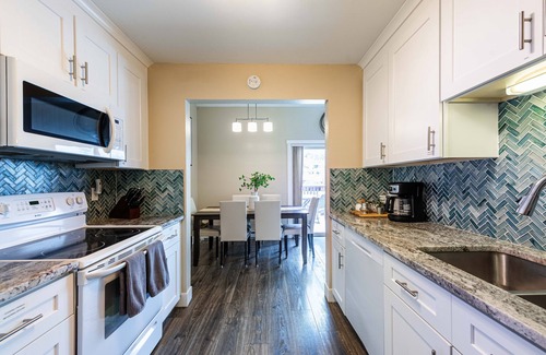Fraser Condo | Riverfront Family-Friendly 4BR, Walkable , King Bed, Peak Fall Leaves