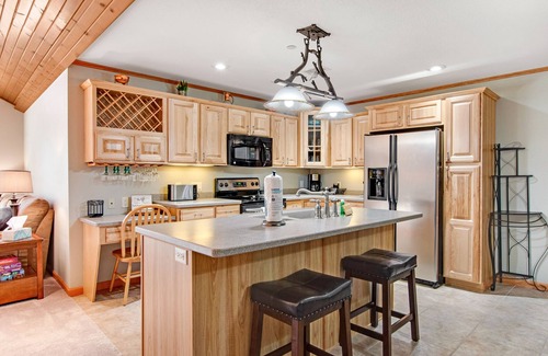 Arkdale Condo | Riverfront golf resort condo with pool, hot tub, volleyball, & fairway-view deck