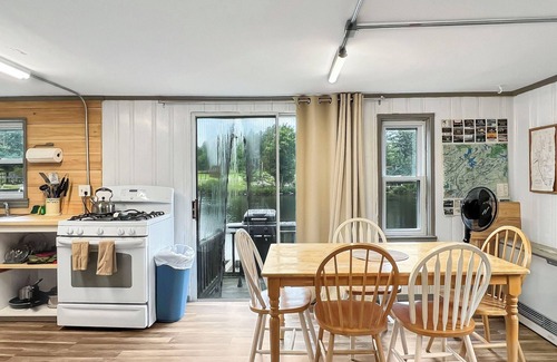 Northeast Somerset Cottage | Riverfront Haven -River access (Cabin 1)