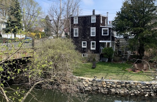 Mamaroneck House | Riverfront Historic Home In Charming Upscale Mamaroneck (35 Min From Manhattan)