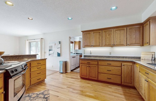 Oregon Water Wonderland House | Riverfront home close to Mt. Bachelor with a private hot tub and dock