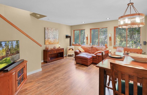 North Bend House | Riverfront Home in North Bend with Large Deck and Hot Tub. Pet-Friendly!