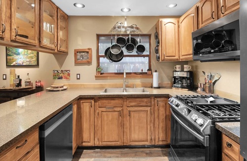 North Bend House | Riverfront Home in North Bend with Large Deck and Hot Tub. Pet-Friendly!