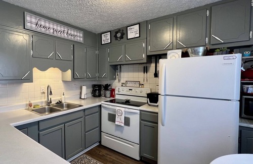 Dixon House | Riverfront Home Near Fort Leonard Wood
