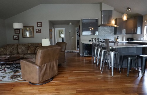 South Fork House | Riverfront Home on the Rio Grande w/Great Kitchen, WiFi & Washer/Dryer