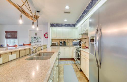 Homosassa House | Riverfront Homosassa Retreat with Kayak and Boat Dock!