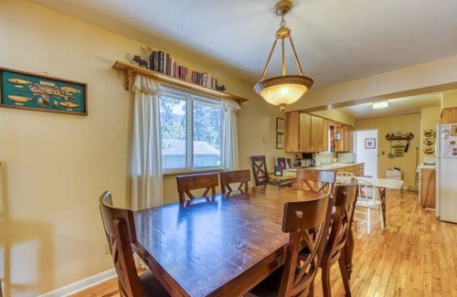 Drake House | Riverfront house on large property - Monthly rental May to September