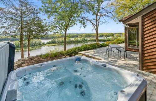 Hager City Villa | Riverfront Inn