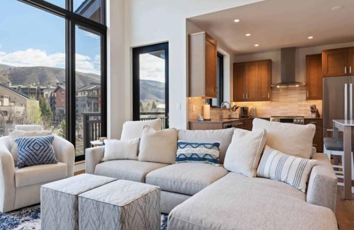 Avon Condo | Riverfront Lodge 403 - 2 Bedroom Residence