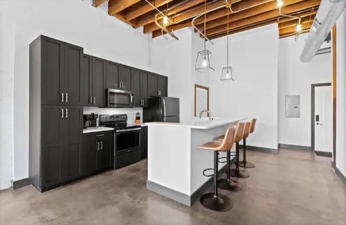 Downtown St. Louis Apartment | Riverfront Loft-Parking-Clubhouse-Gym-Deck