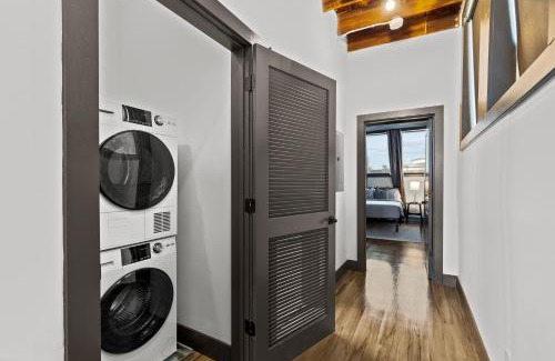 Downtown St. Louis Apartment | Riverfront Loft-Private Roof Deck-Parking-P204