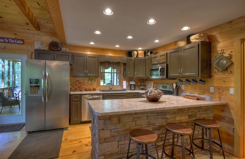 Ellijay Cabin | Riverfront, loud rapids, screen porch-River's Echo (neighboring Rapids' Echo