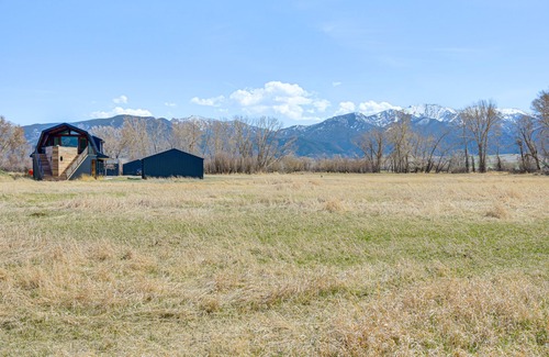 Whitehall House | Riverfront Montana Retreat - Deck, Fire Pit & Pond